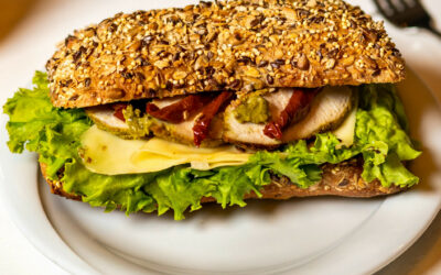 Sandwich poulet crudités : un classique de la pause déjeuner