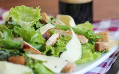 Recette classique de la salade César : ingrédients, sauce maison et astuces